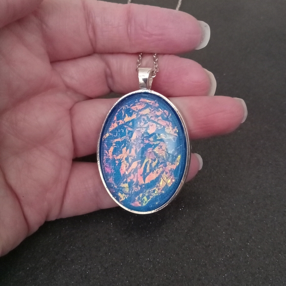 Blue faux opal / dichroic glass iridescent glass cabochon silver necklace 23" - Picture 2 of 6